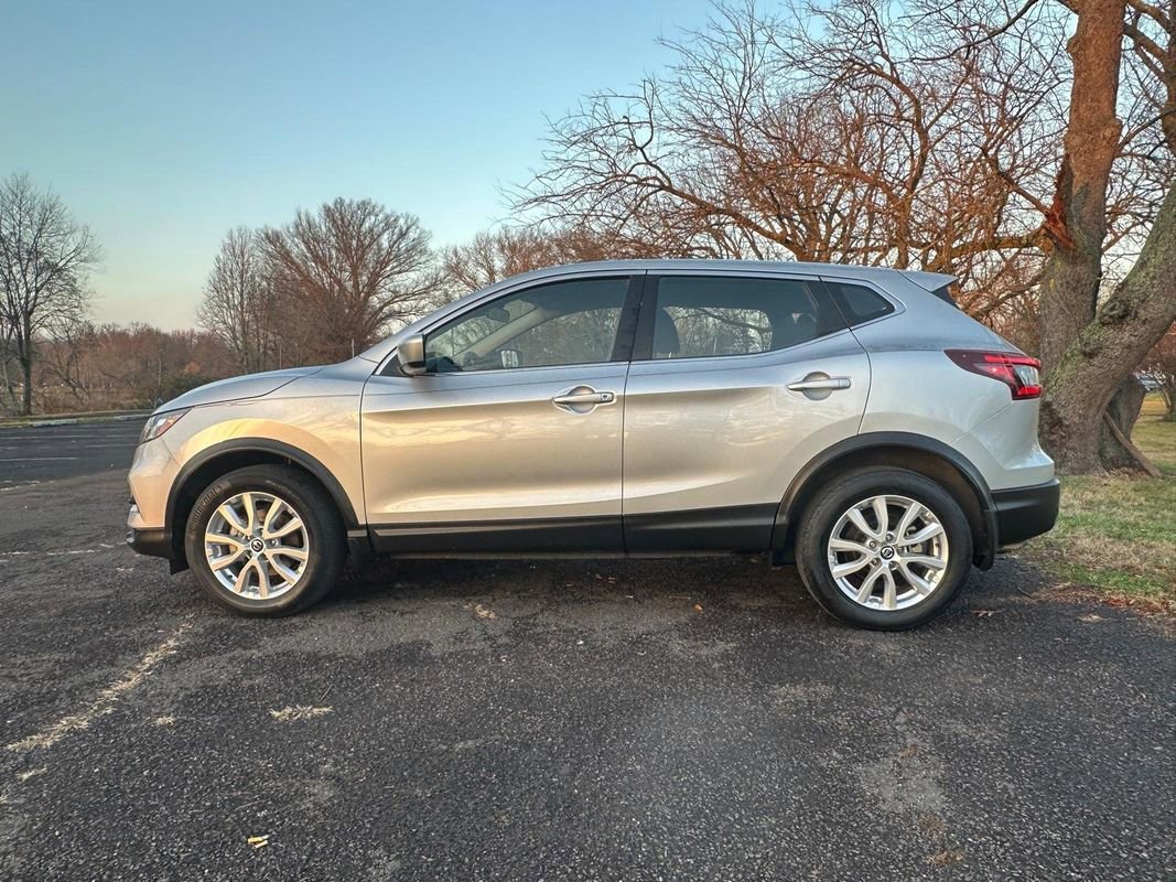 Used 2022 Nissan Rogue Sport S image 4