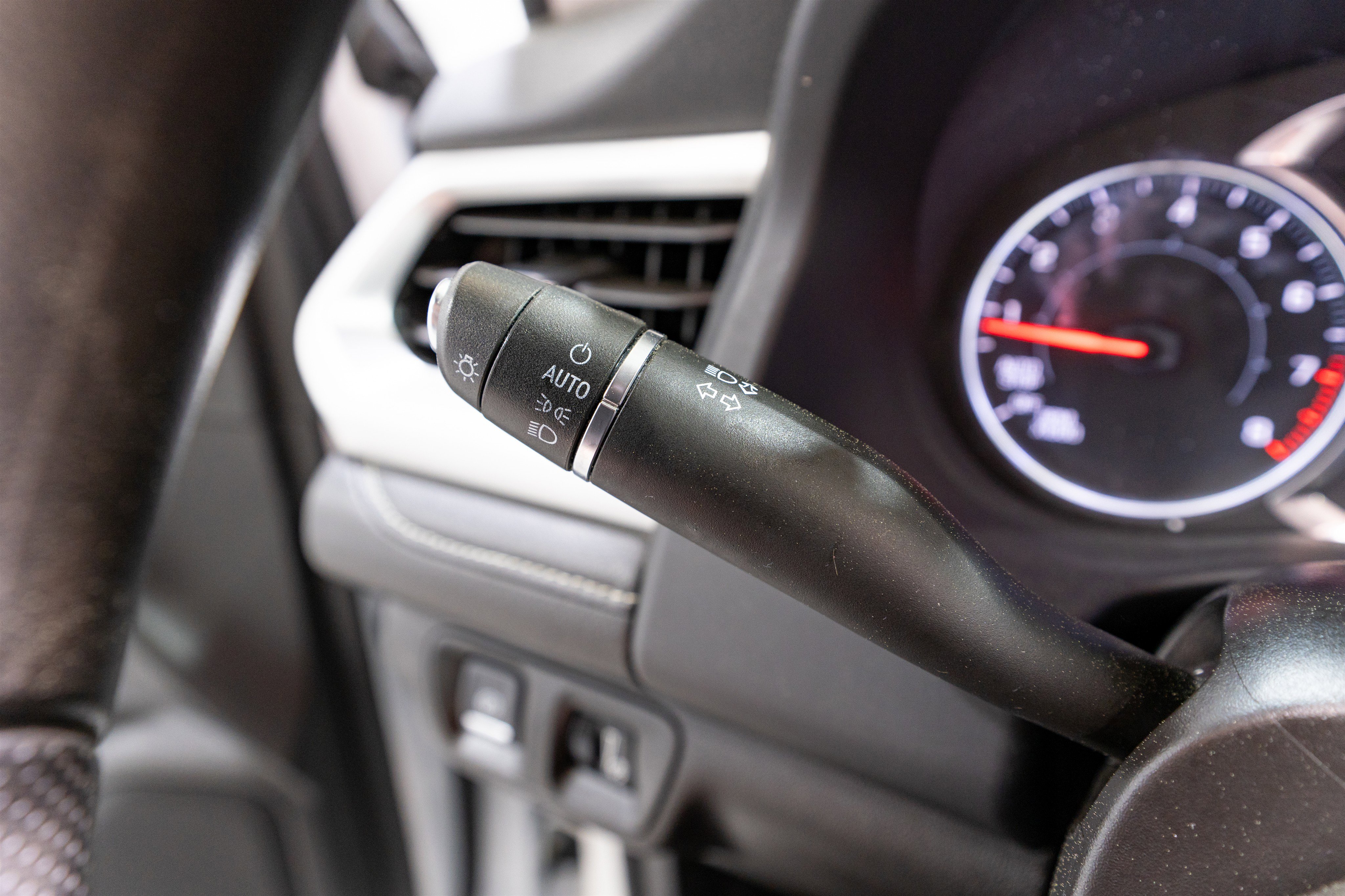 Used 2021 GMC Acadia SLE w/ Elevation Edition image 27