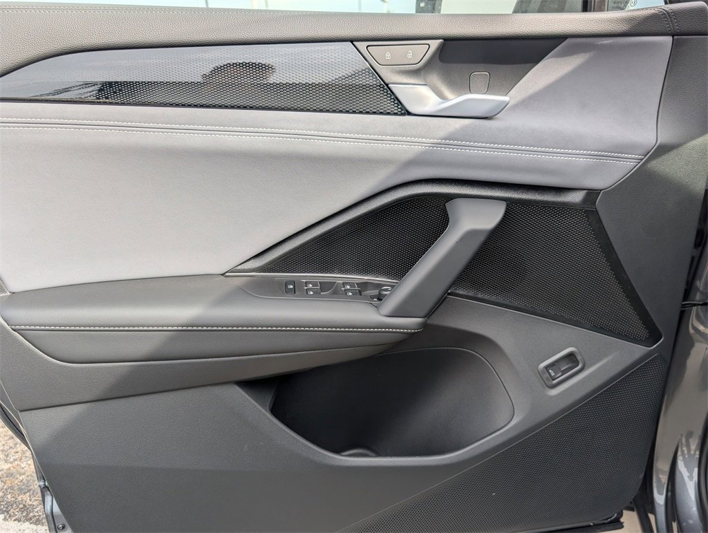 New 2026 Volkswagen Tiguan SE image 10