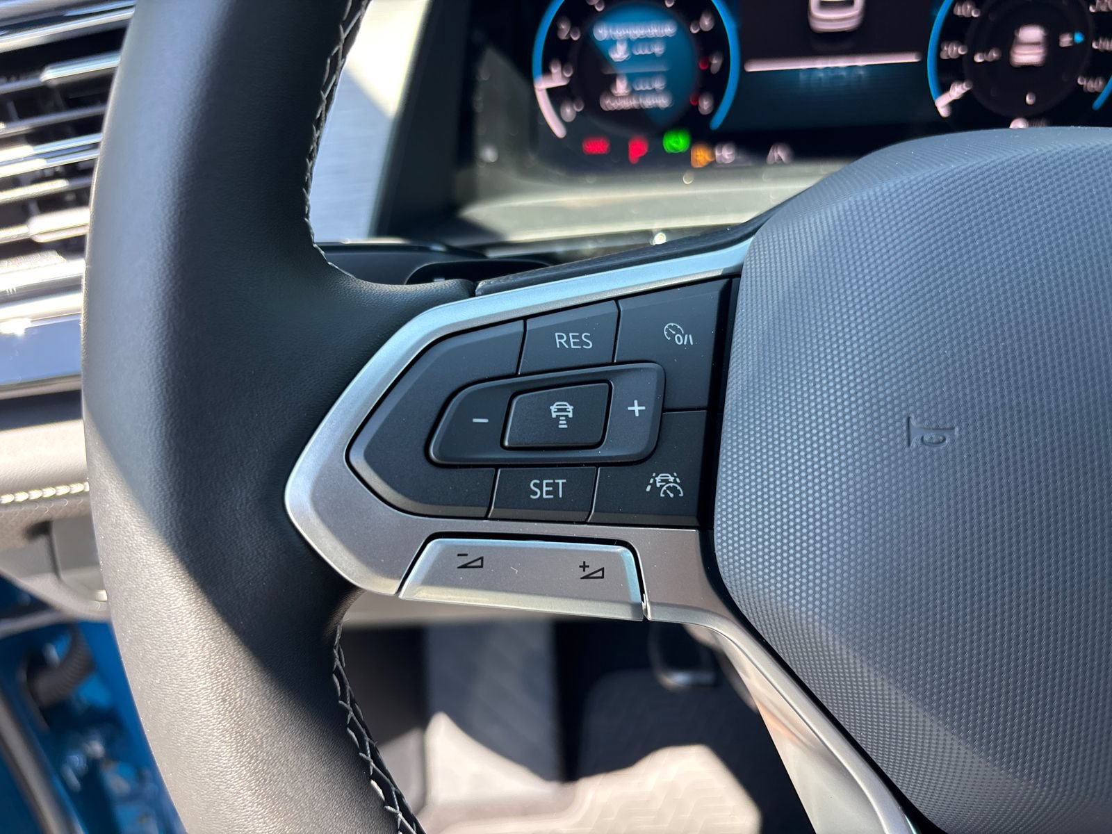 New 2026 Volkswagen Atlas Cross Sport SE AWD/4WD image 17