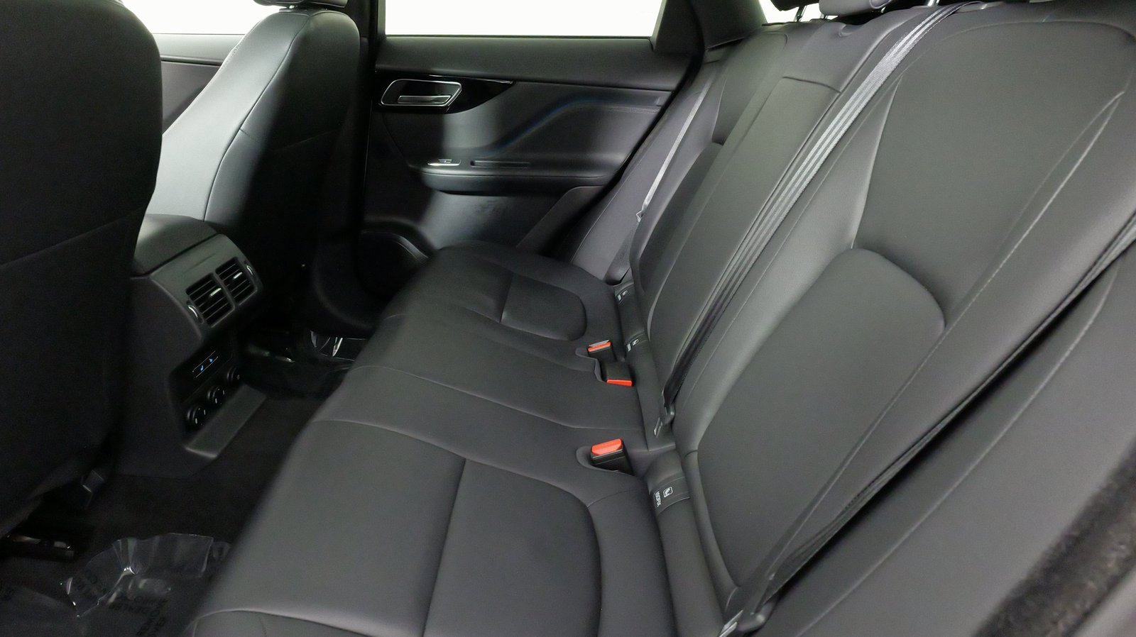 Used 2020 Jaguar F-PACE Premium image 41