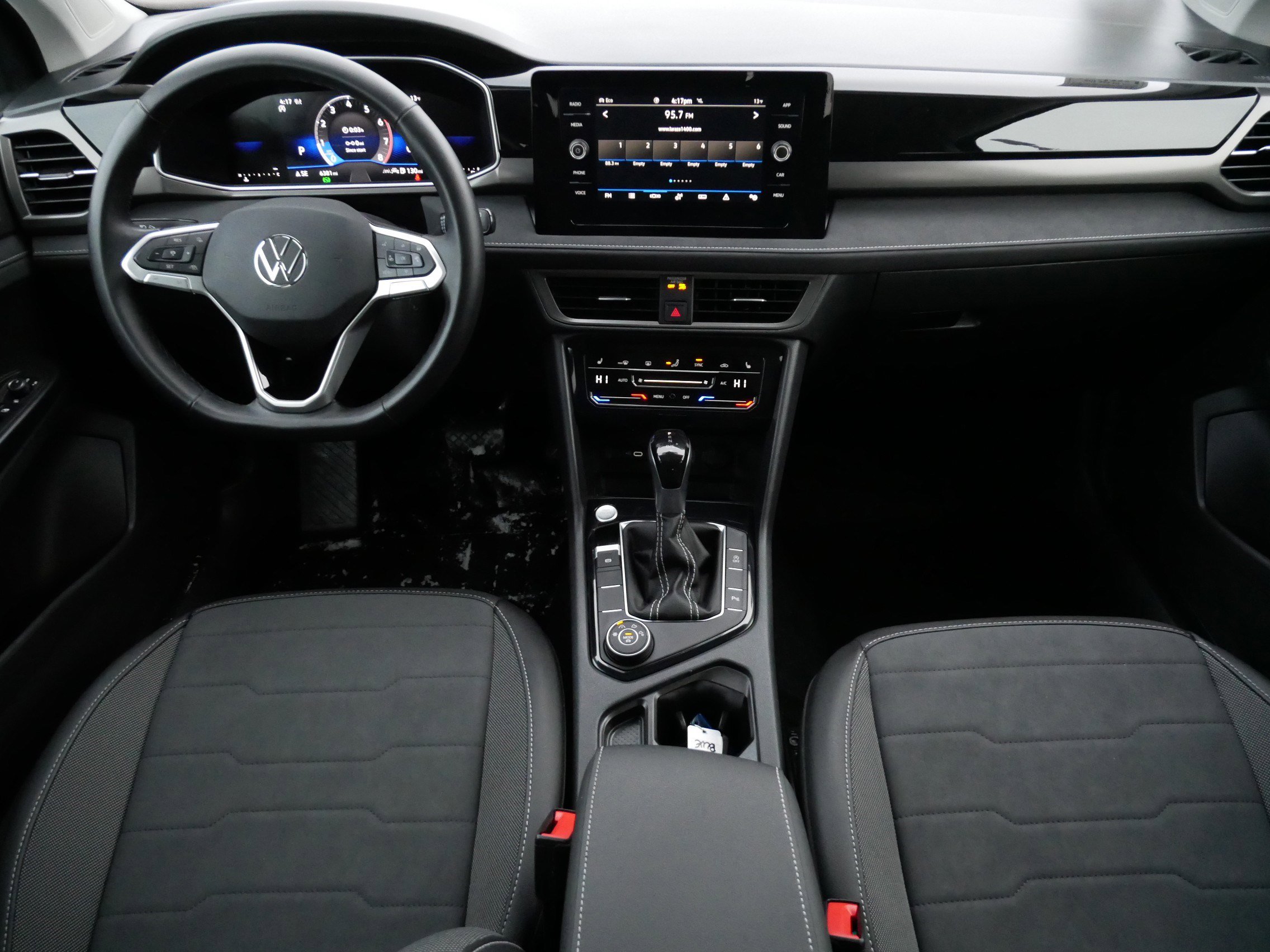 Certified 2025 Volkswagen Taos SE image 10