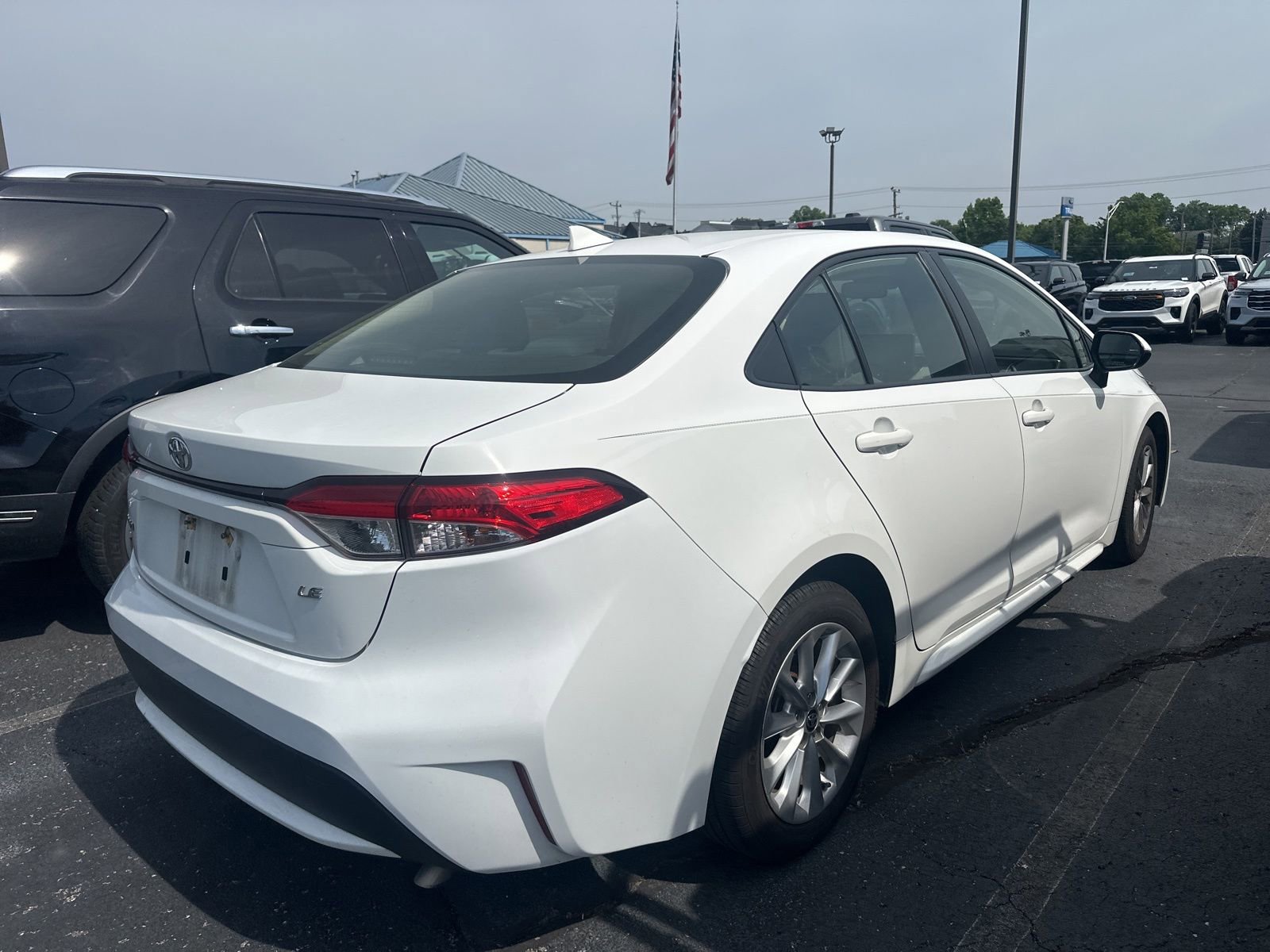 Used 2022 Toyota Corolla LE w/ LE Premium Package FWD image 3
