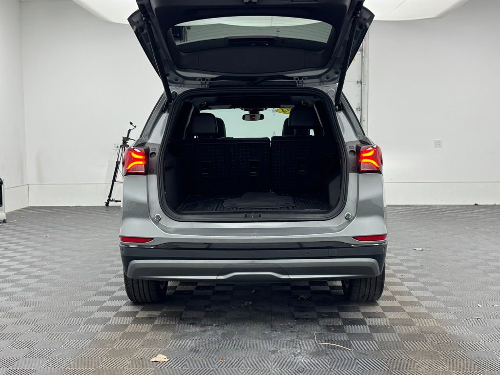 Used 2024 Chevrolet Equinox Premier image 11