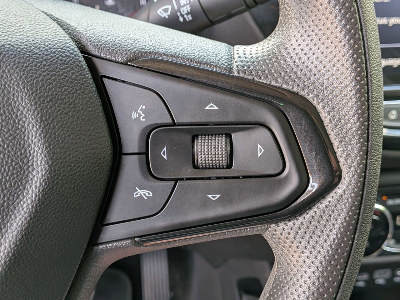 Certified 2023 Chevrolet TrailBlazer LT w/ Convenience Package FWD image 18