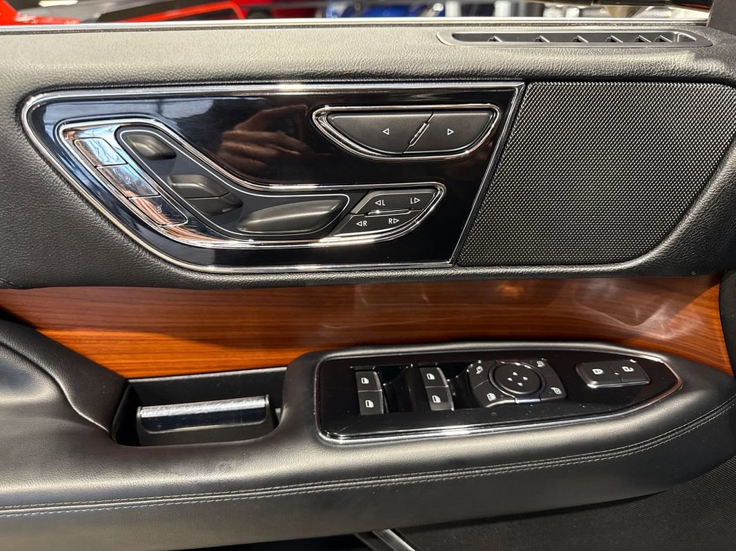 Used 2018 Lincoln Navigator Reserve w/ Technology Package image 95