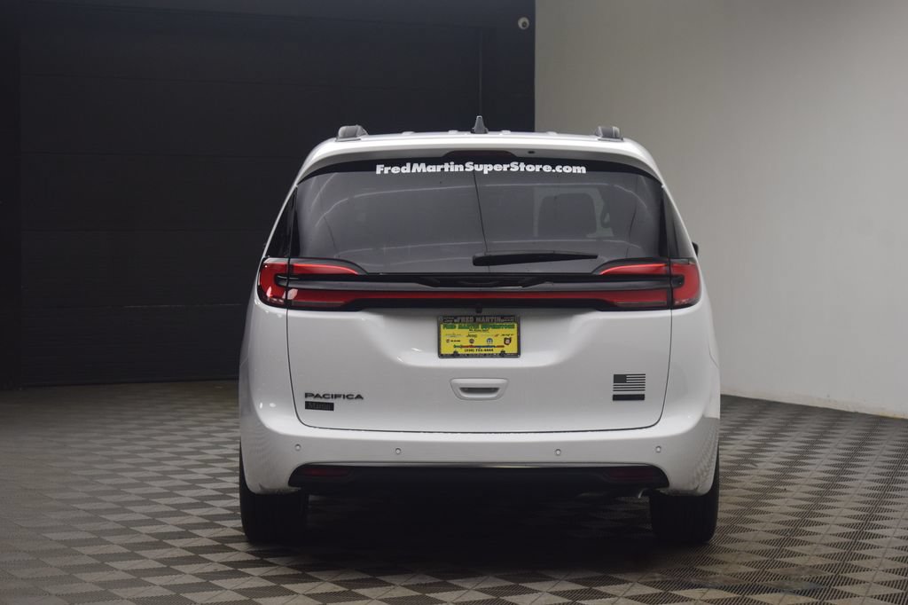 New 2027 Chrysler Pacifica Select FWD image 10
