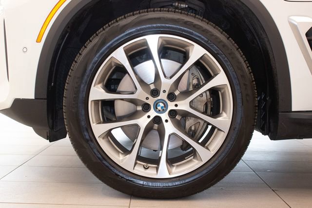 Used 2025 BMW X5 xDrive50e image 9