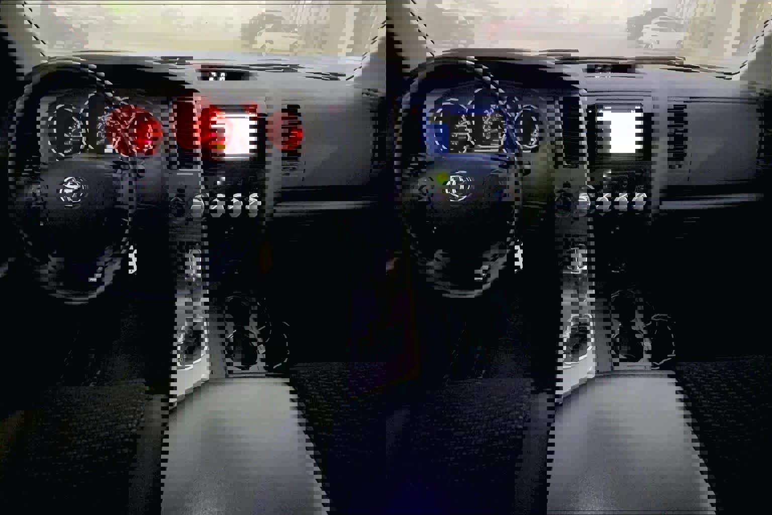 Used 2013 Toyota Tundra 4x4 CrewMax image 14