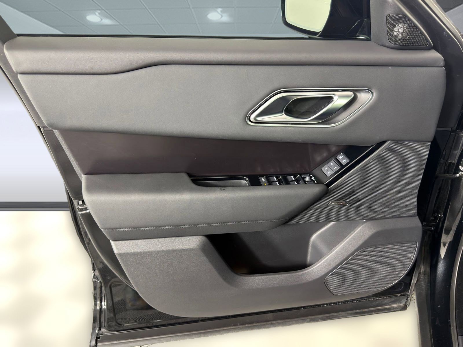 Certified 2026 Land Rover Range Rover Velar Dynamic SE image 12