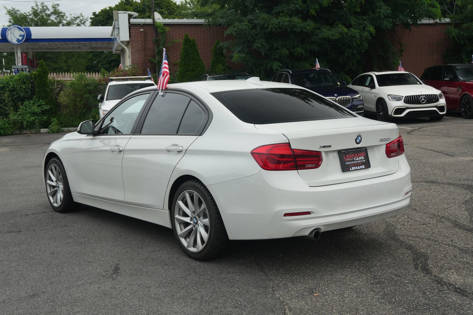 Used 2018 BMW 320i xDrive Sedan w/ Convenience Package AWD/4WD image 7