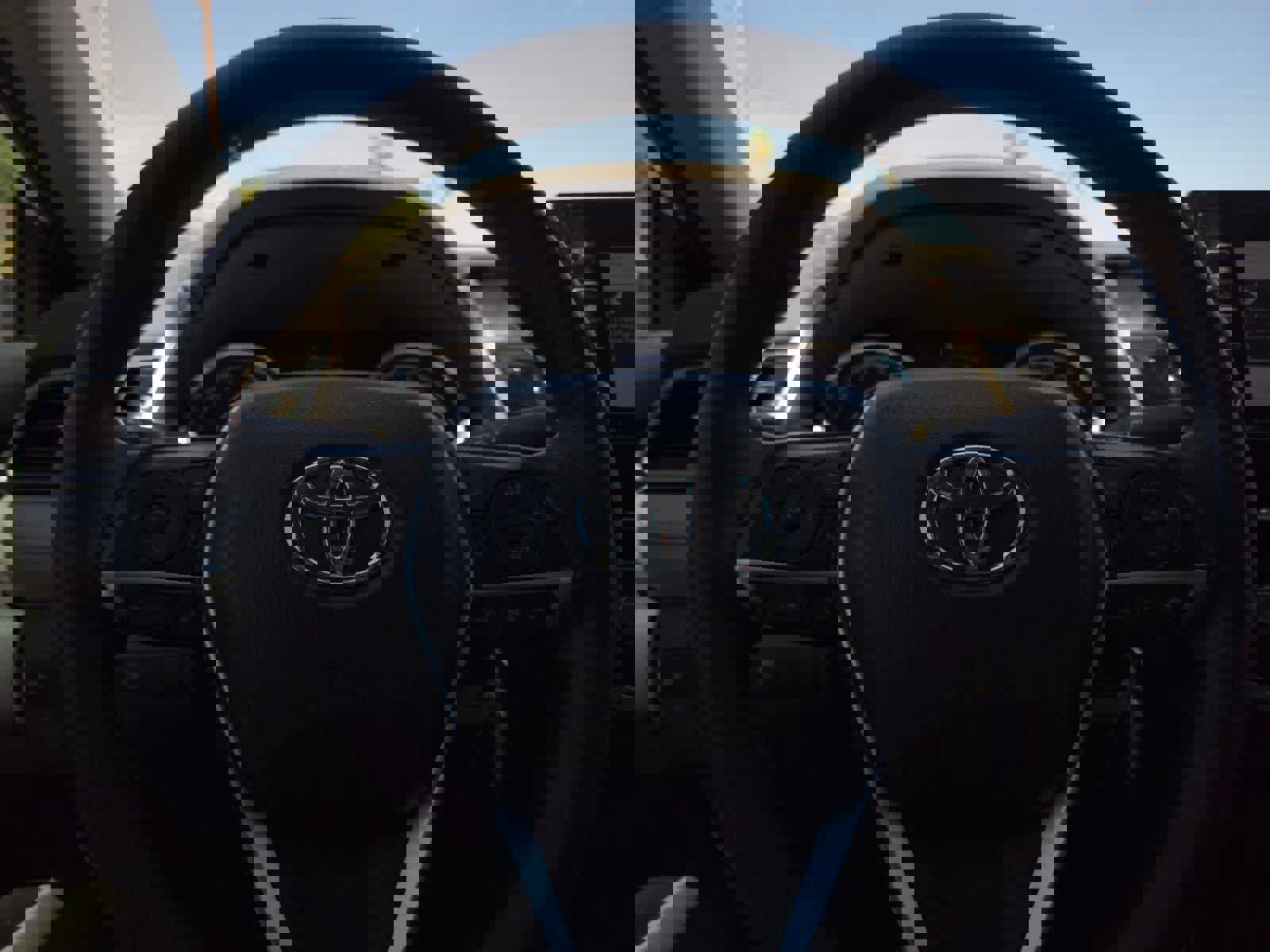 Used 2022 Toyota Camry LE FWD image 19