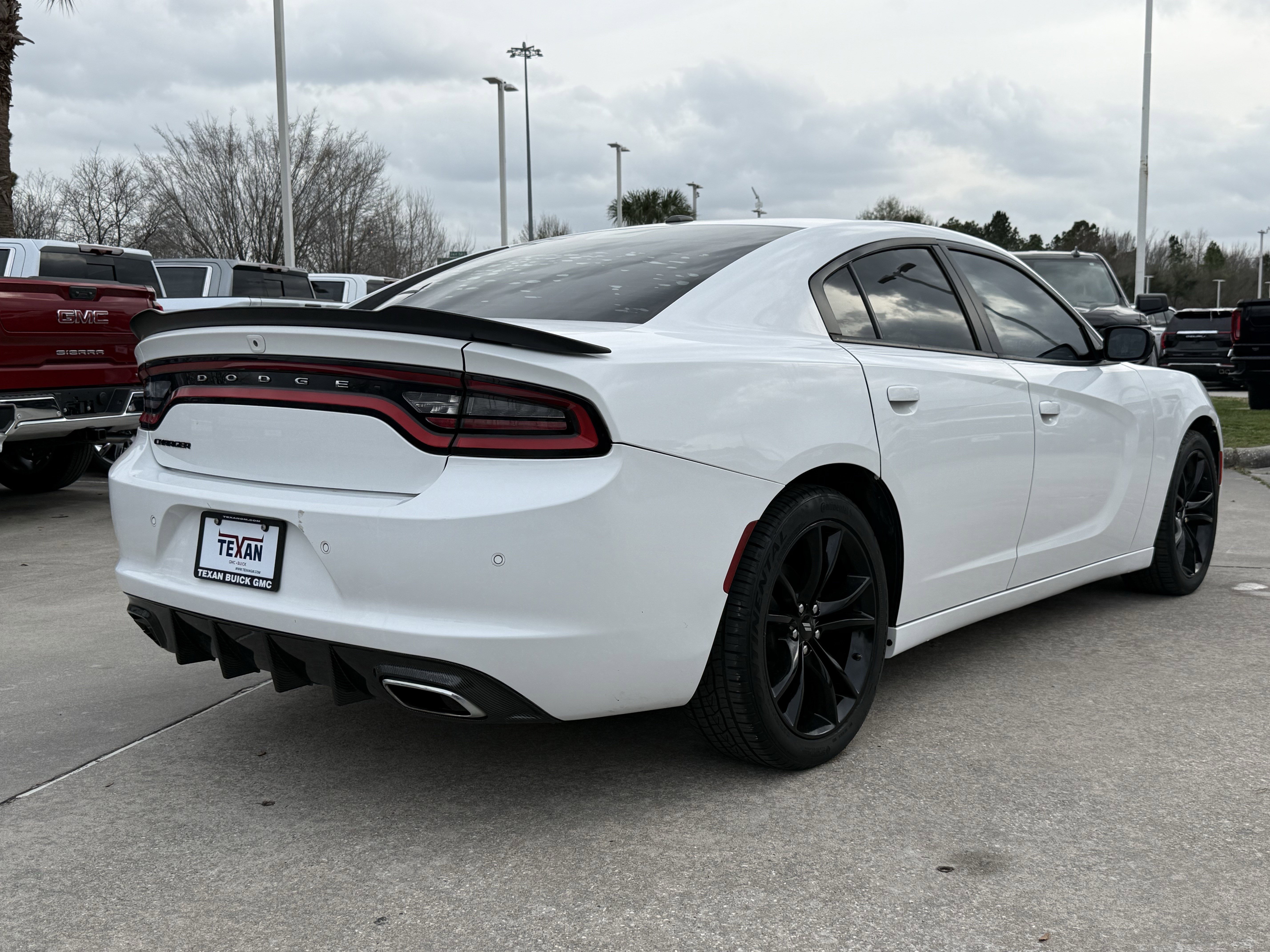 Used 2018 Dodge Charger SXT w/ Blacktop Package image 5