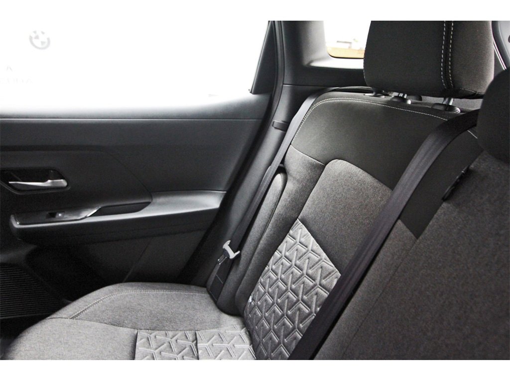 Used 2025 Nissan Kicks SV image 9