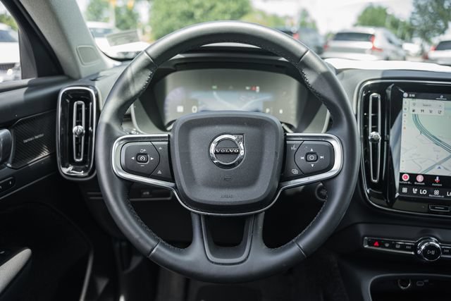 Certified 2025 Volvo XC40 B5 Plus AWD/4WD image 30