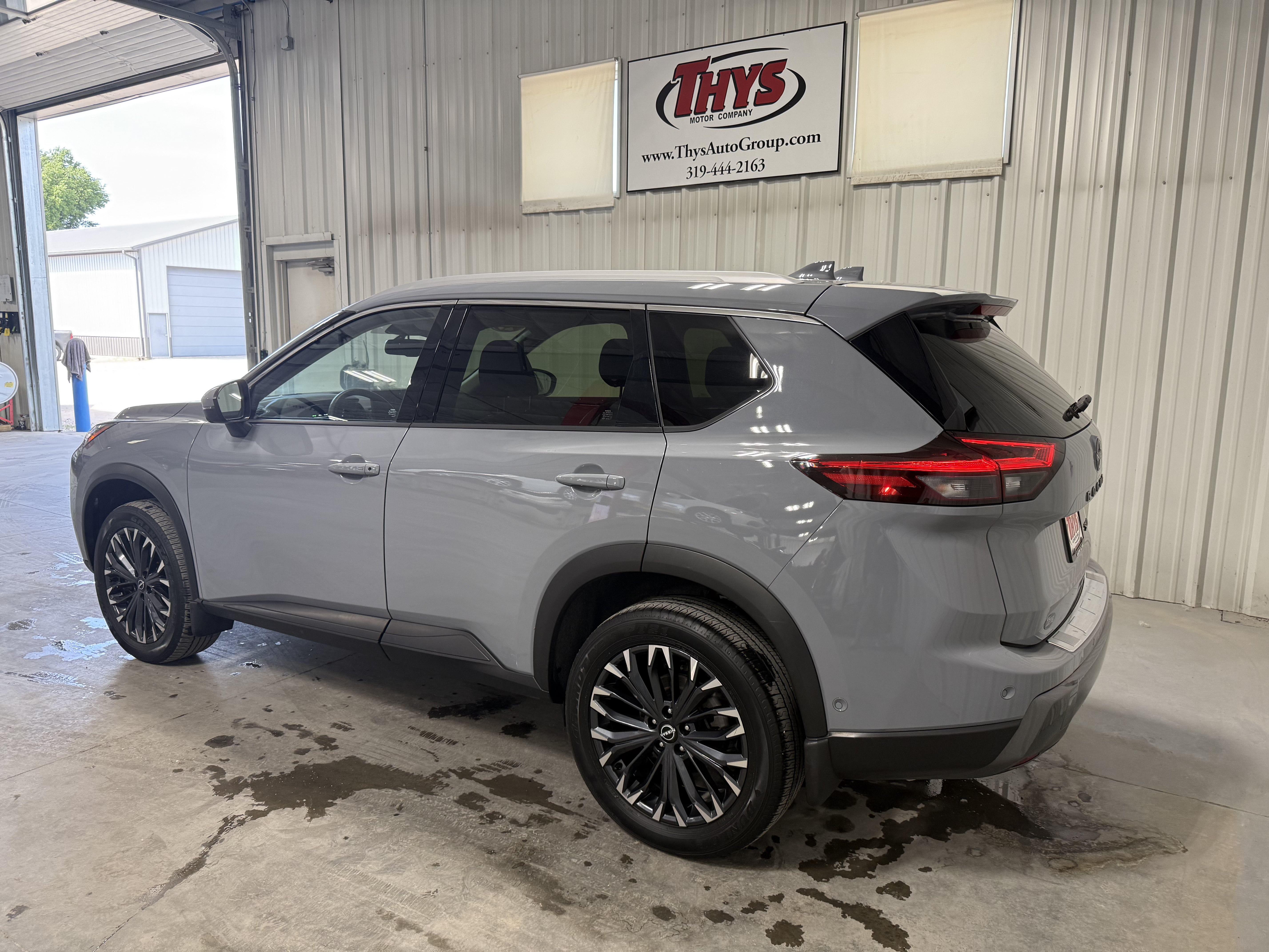Used 2025 Nissan Rogue SL w/ Tech Package AWD/4WD image 13
