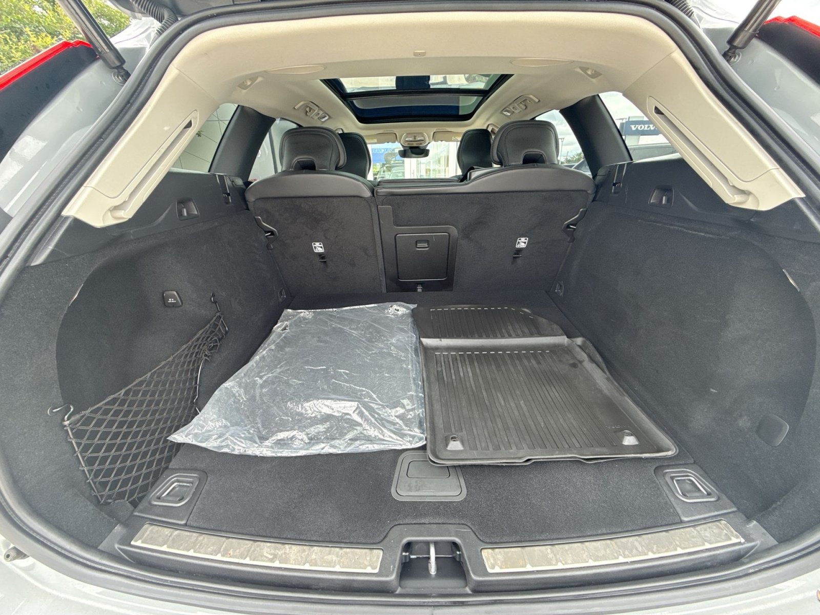Certified 2024 Volvo XC60 B5 Ultimate w/ Protection Package Premier AWD/4WD image 26