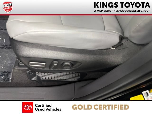 Used 2023 Toyota Sienna XLE FWD image 21