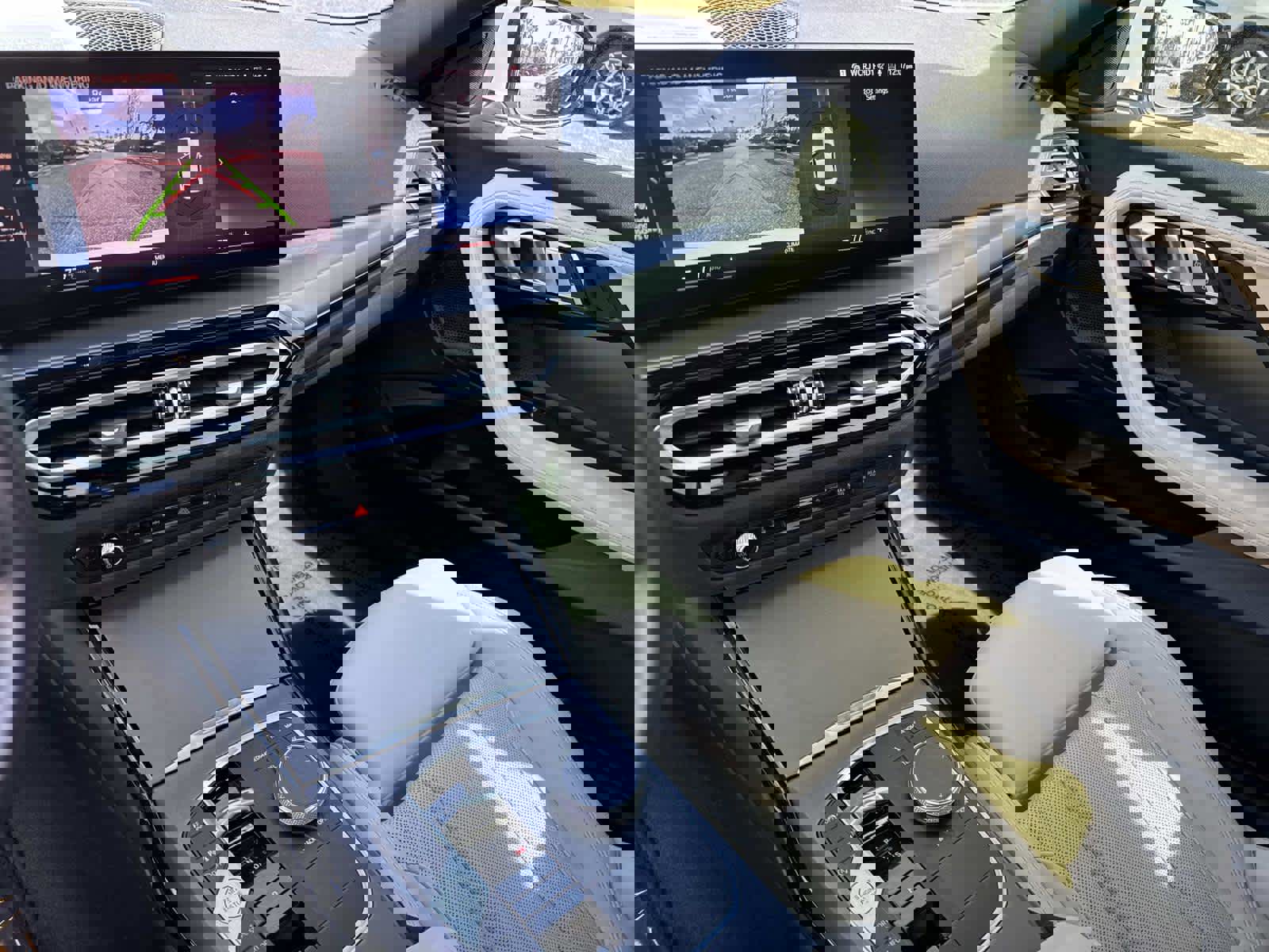 Used 2023 BMW 230i Coupe w/ Premium Package image 18