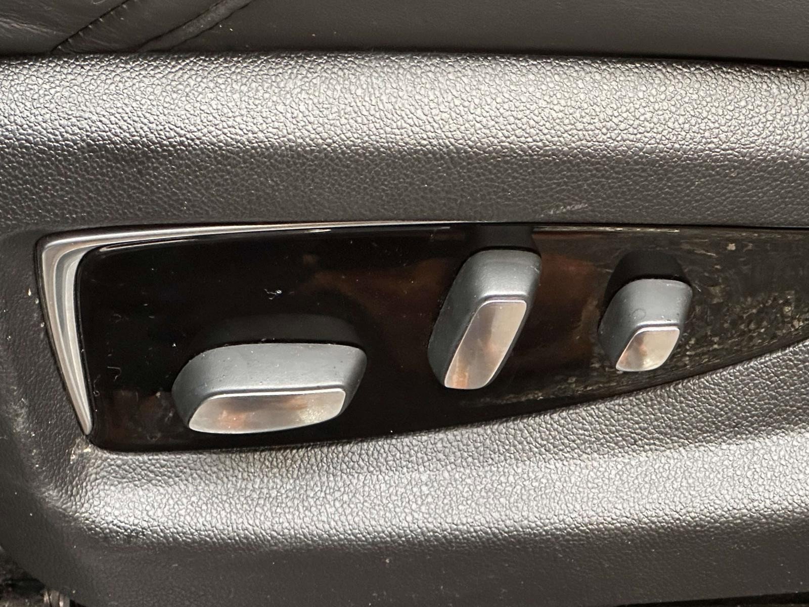 Used 2019 Cadillac Escalade ESV Luxury image 16