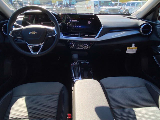 Used 2026 Chevrolet Trax LT w/ Driver Confidence Package FWD image 25