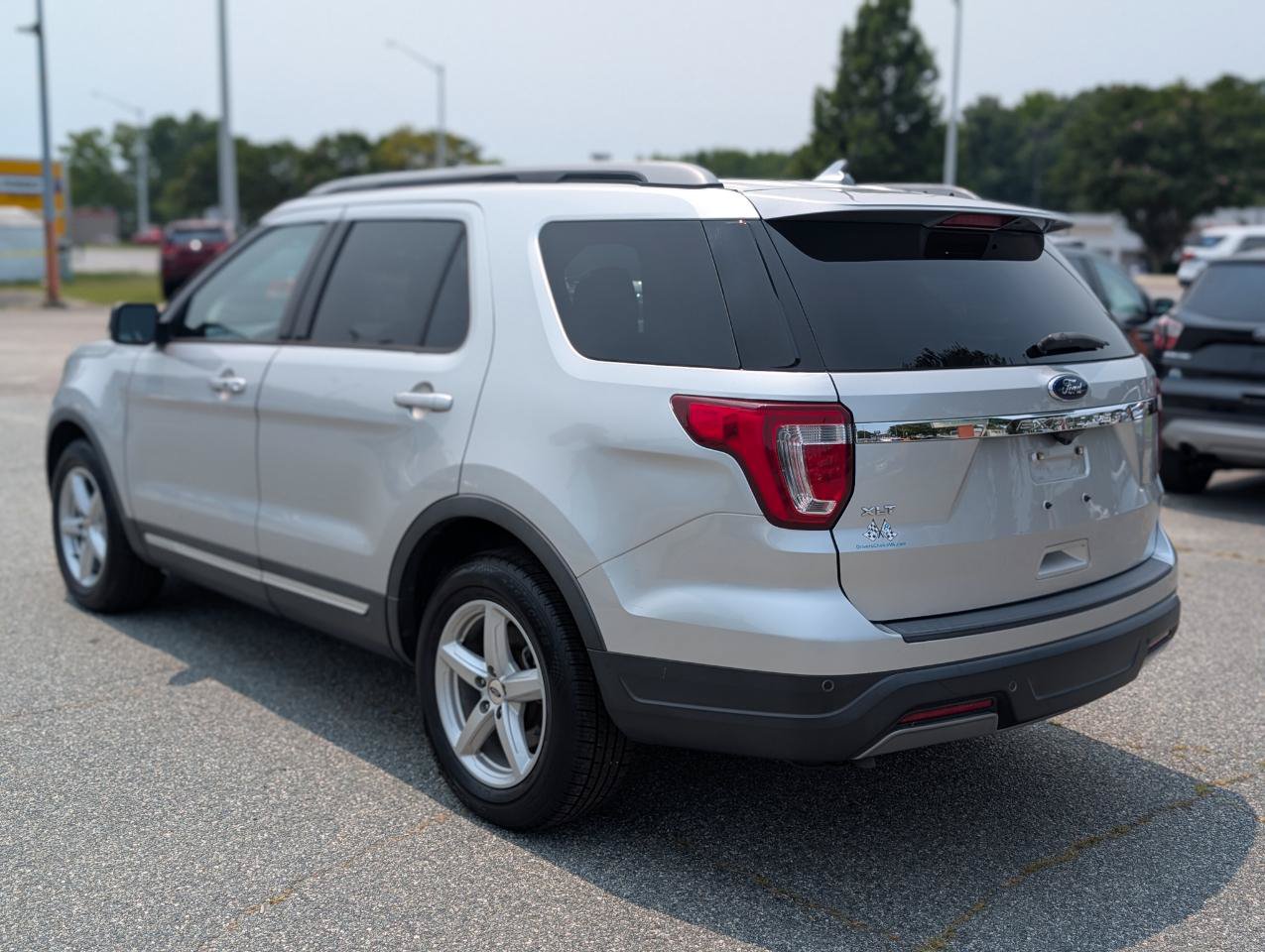 Used 2019 Ford Explorer XLT w/ Equipment Group 202A FWD image 4