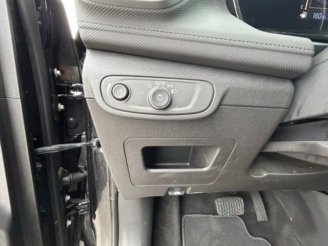 Used 2025 Chevrolet TrailBlazer LT AWD/4WD image 36
