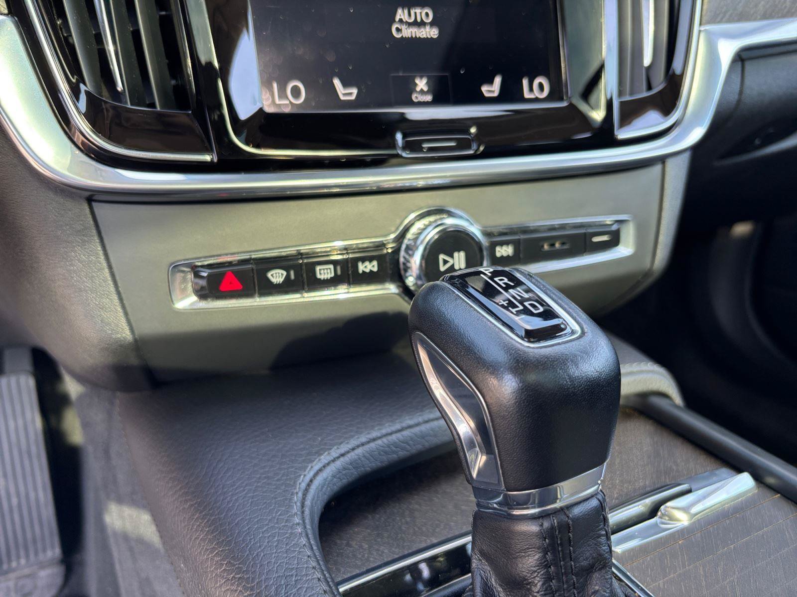 Used 2020 Volvo V90 T6 Cross Country AWD/4WD image 28