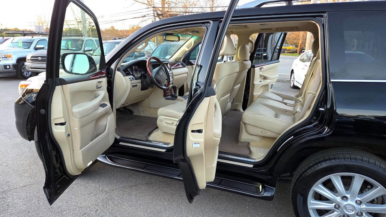 Used 2011 Lexus LX 570 4WD image 25