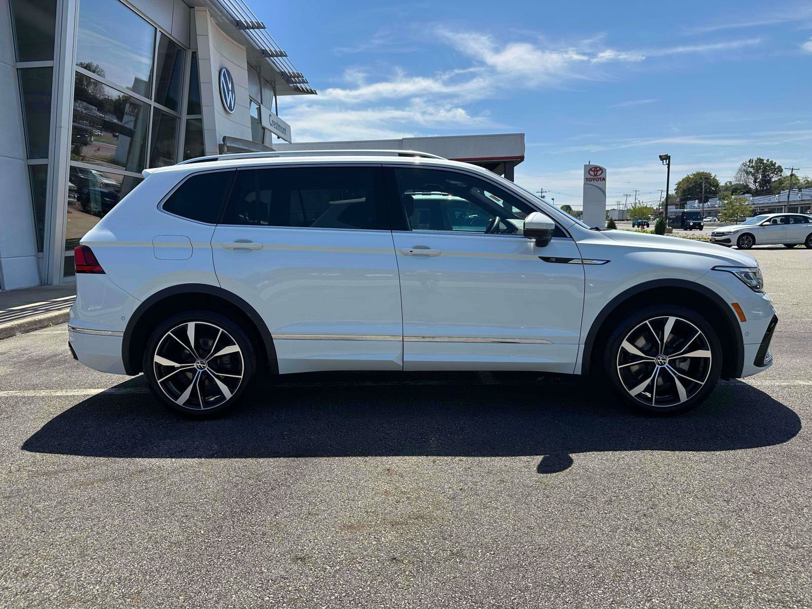Certified 2023 Volkswagen Tiguan SEL R-Line AWD/4WD image 5