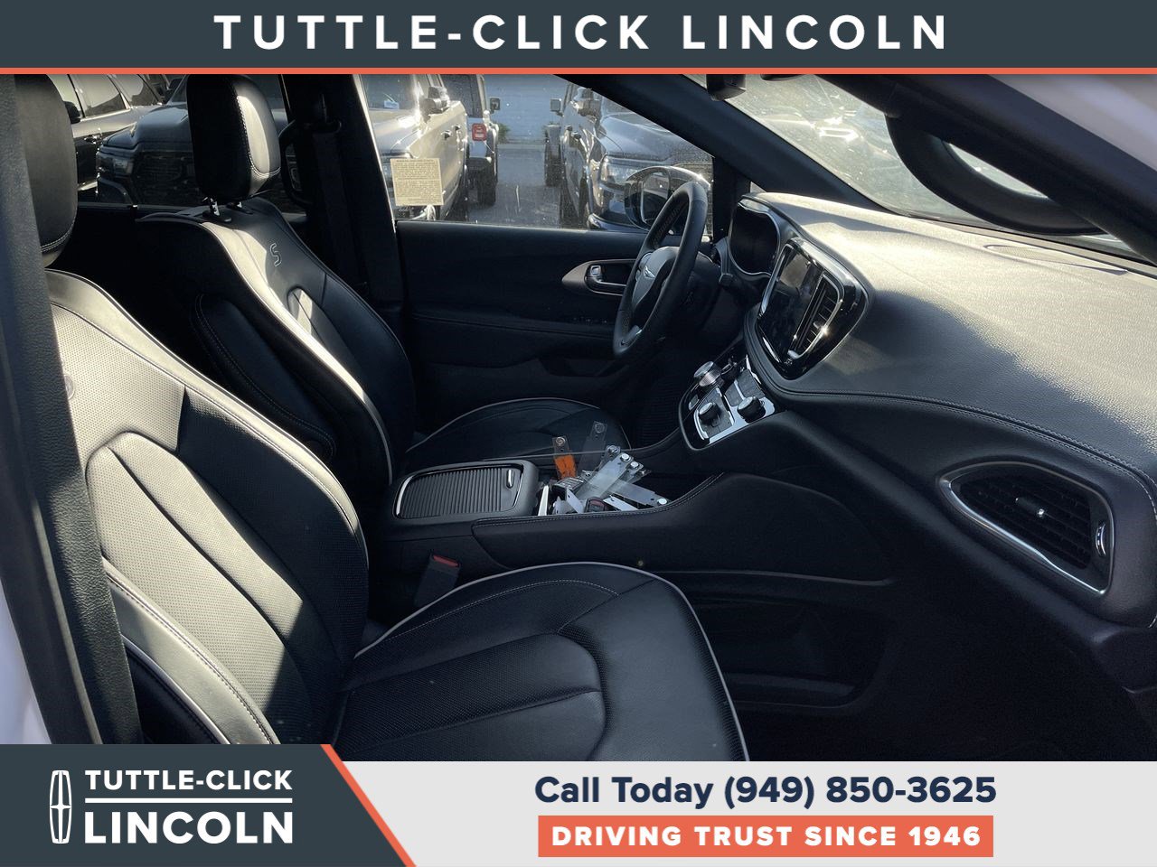 Used 2024 Chrysler Pacifica Limited w/ Uconnect Theater Family Group FWD image 16