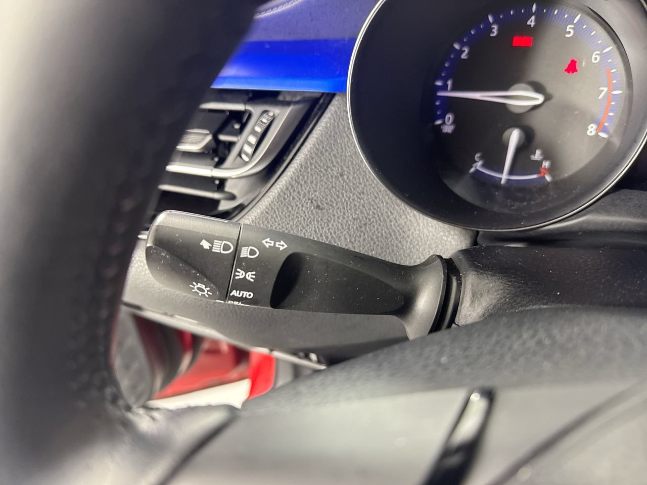 Used 2020 Toyota C-HR XLE FWD image 21