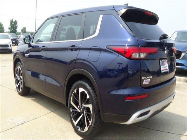 Used 2023 Mitsubishi Outlander SE AWD/4WD image 2
