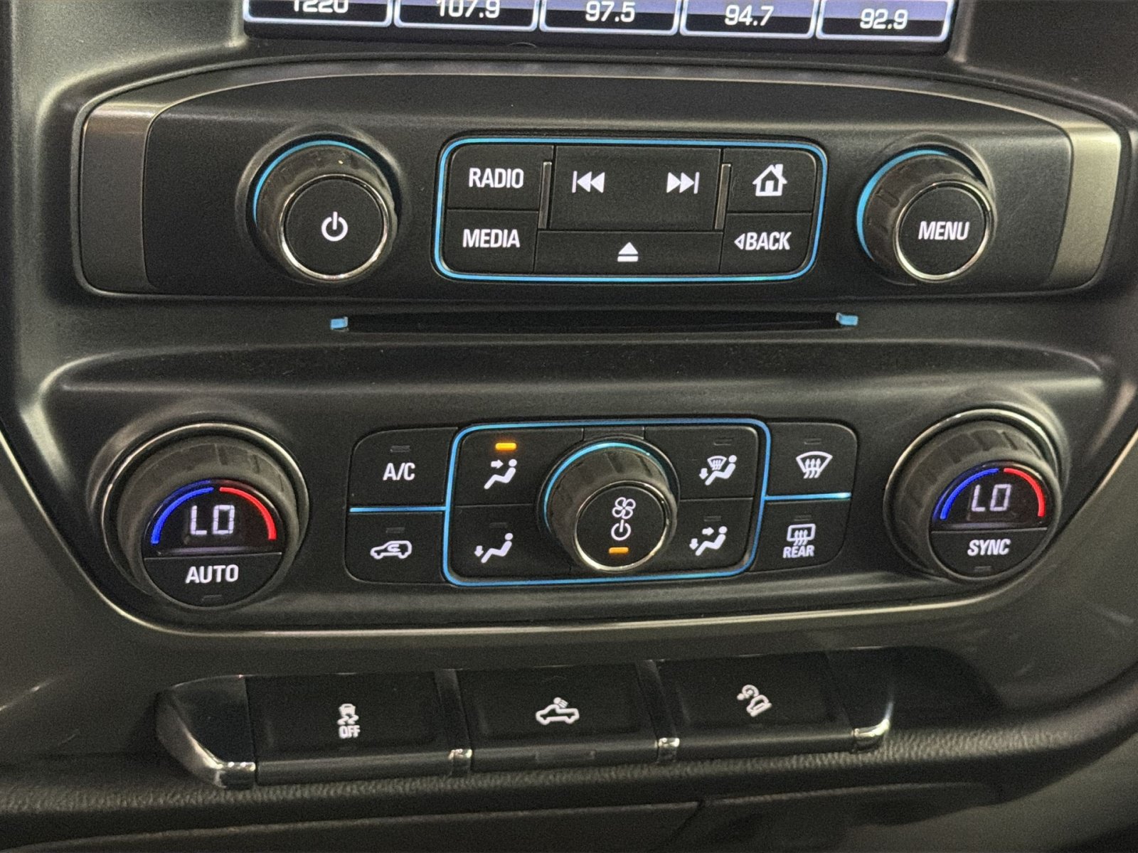 Used 2018 Chevrolet Silverado 1500 LT w/ All Star Edition AWD/4WD image 18