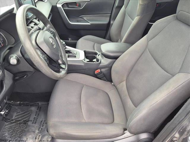 Used 2019 Toyota RAV4 LE FWD image 15