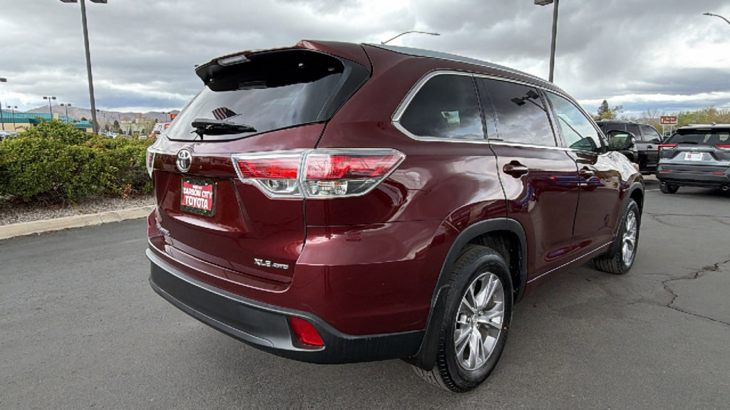 Used 2014 Toyota Highlander XLE AWD/4WD image 3