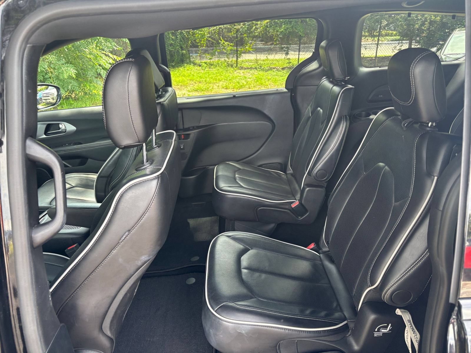 Used 2025 Chrysler Pacifica Limited FWD image 27