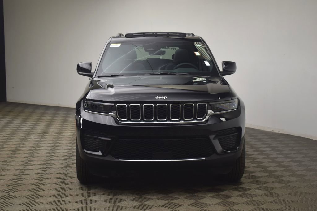 New 2026 Jeep Grand Cherokee Laredo image 2