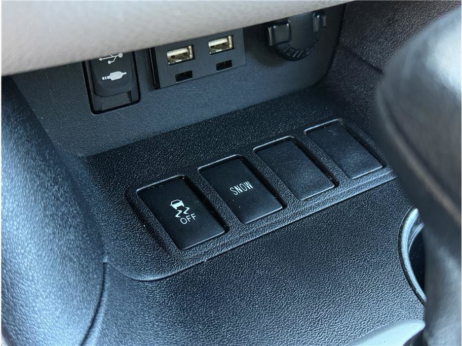 Used 2019 Toyota Highlander LE FWD image 15