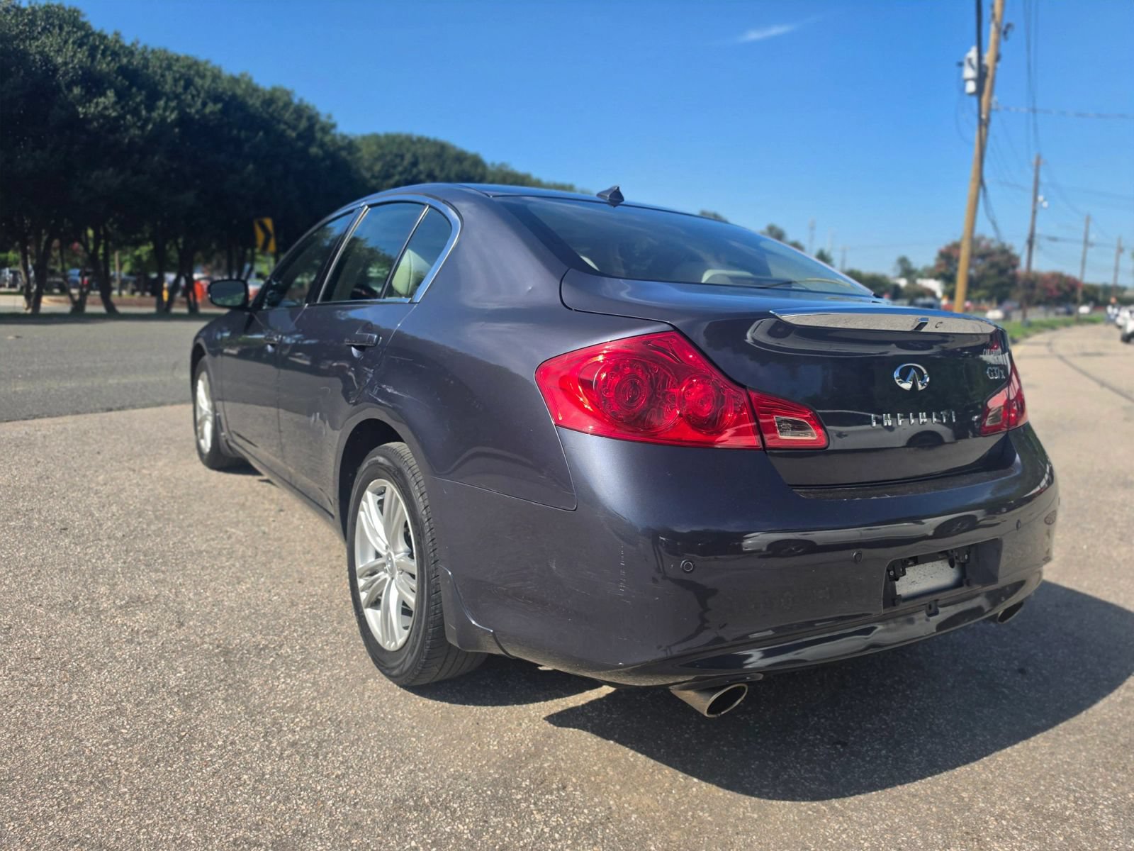 Used 2011 INFINITI G37 x Sedan w/ Premium Pkg AWD/4WD image 7
