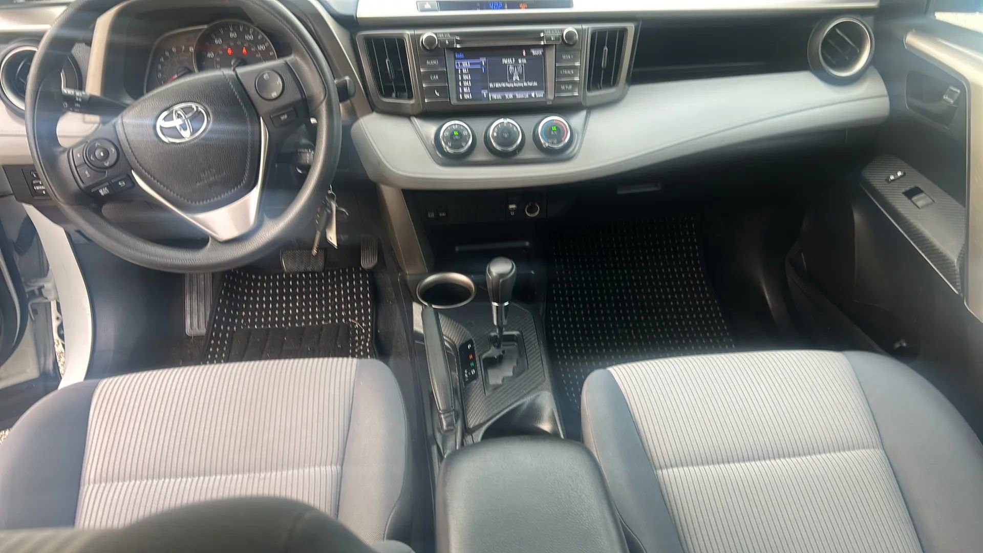 Used 2015 Toyota RAV4 LE image 36