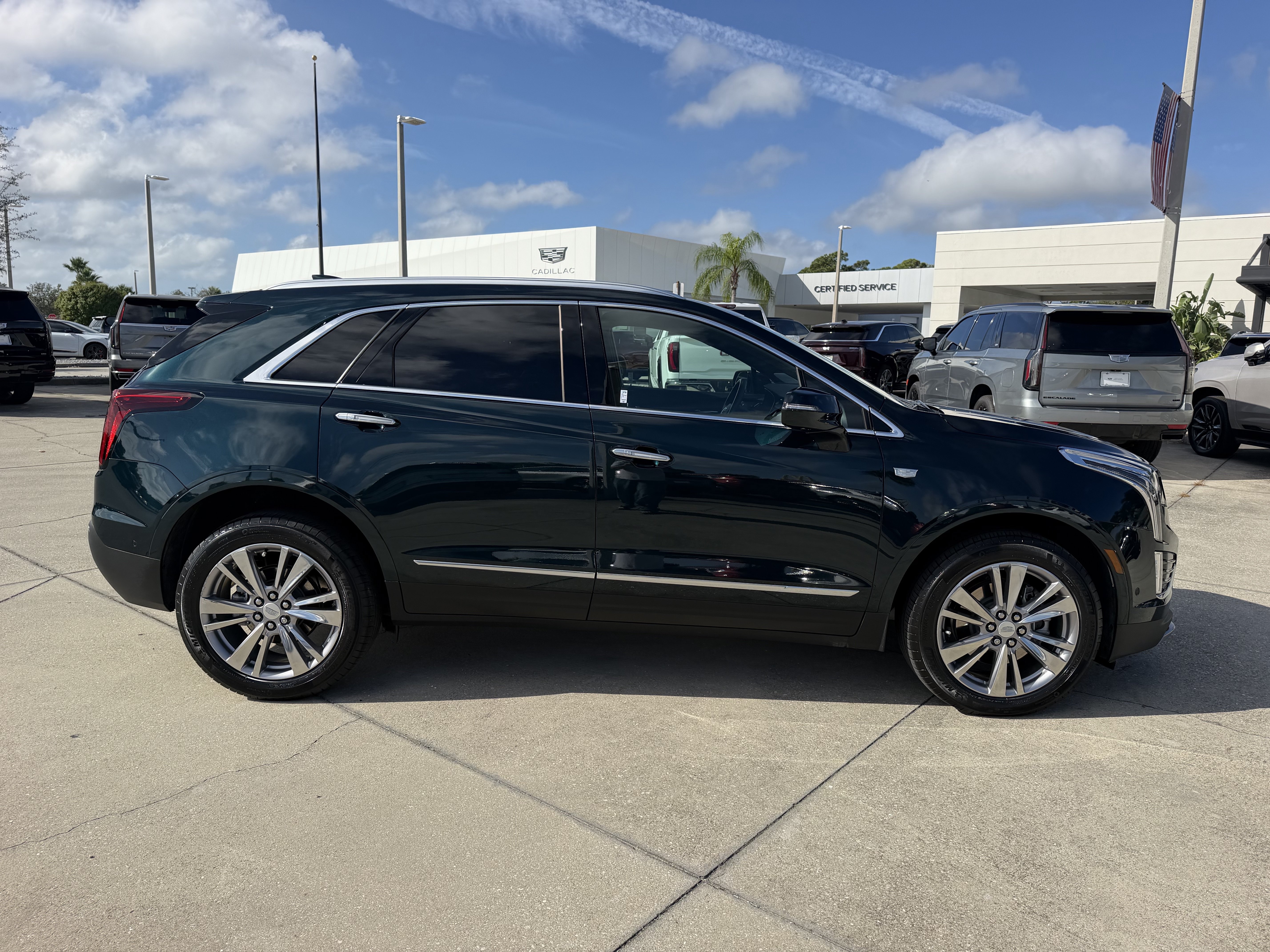 Certified 2024 Cadillac XT5 Premium Luxury w/ Technology Package FWD image 2