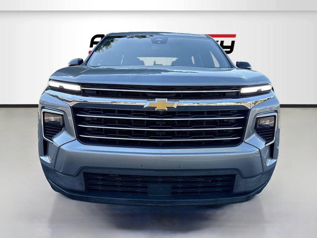 Used 2025 Chevrolet Traverse LT w/ Enhanced Driving Package AWD/4WD image 2
