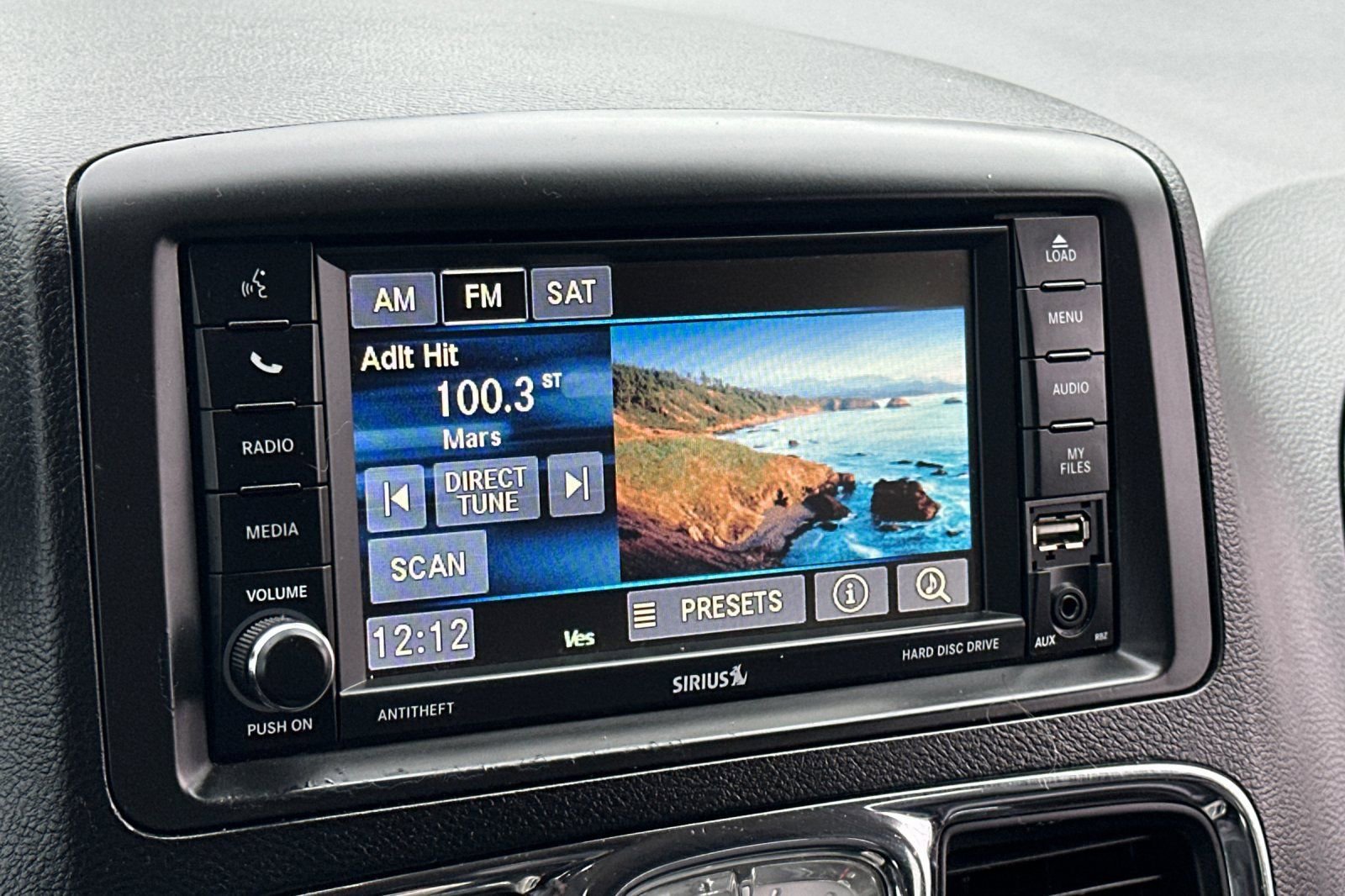 Used 2016 Chrysler Town & Country Touring image 19