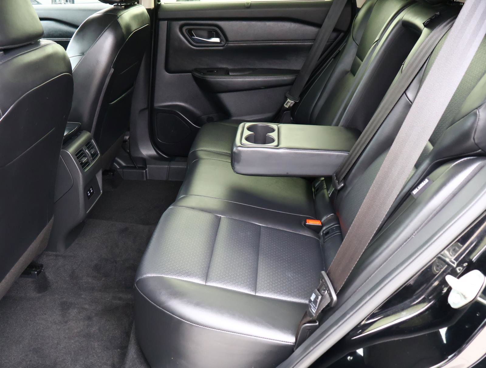 Used 2025 Nissan Rogue SV w/ SV Premium Package image 21