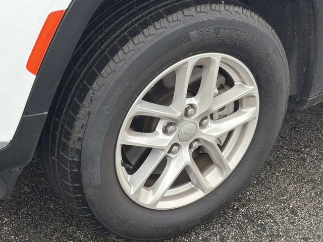 Used 2024 Jeep Grand Cherokee L Laredo RWD image 14