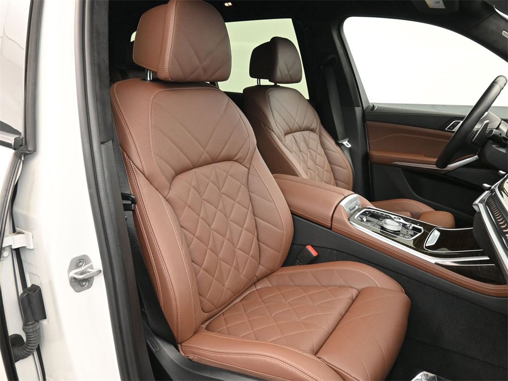 Used 2023 BMW X7 xDrive40i w/ Executive Package image 17