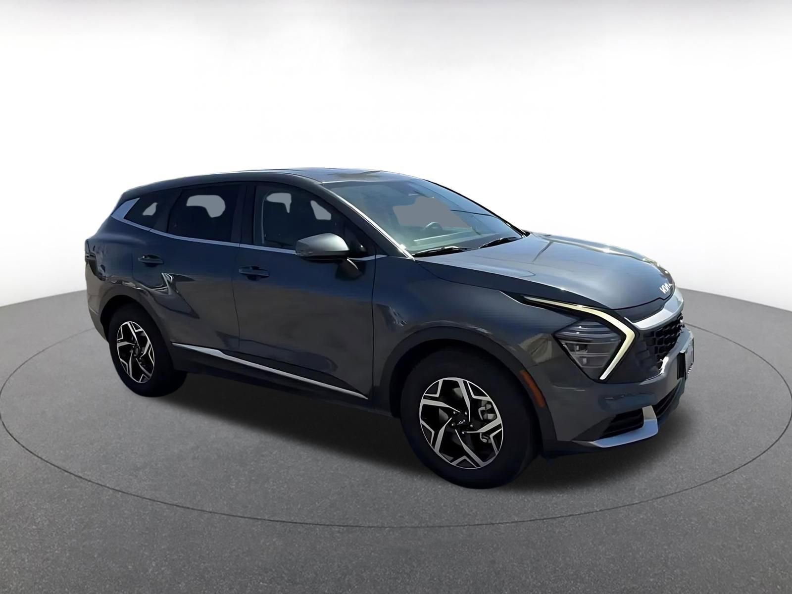 Used 2025 Kia Sportage LX image 2
