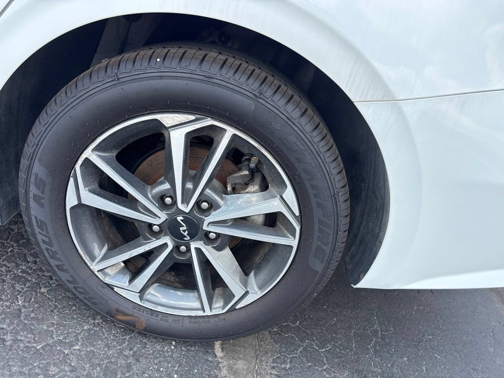 Used 2023 Kia Forte LXS FWD image 3