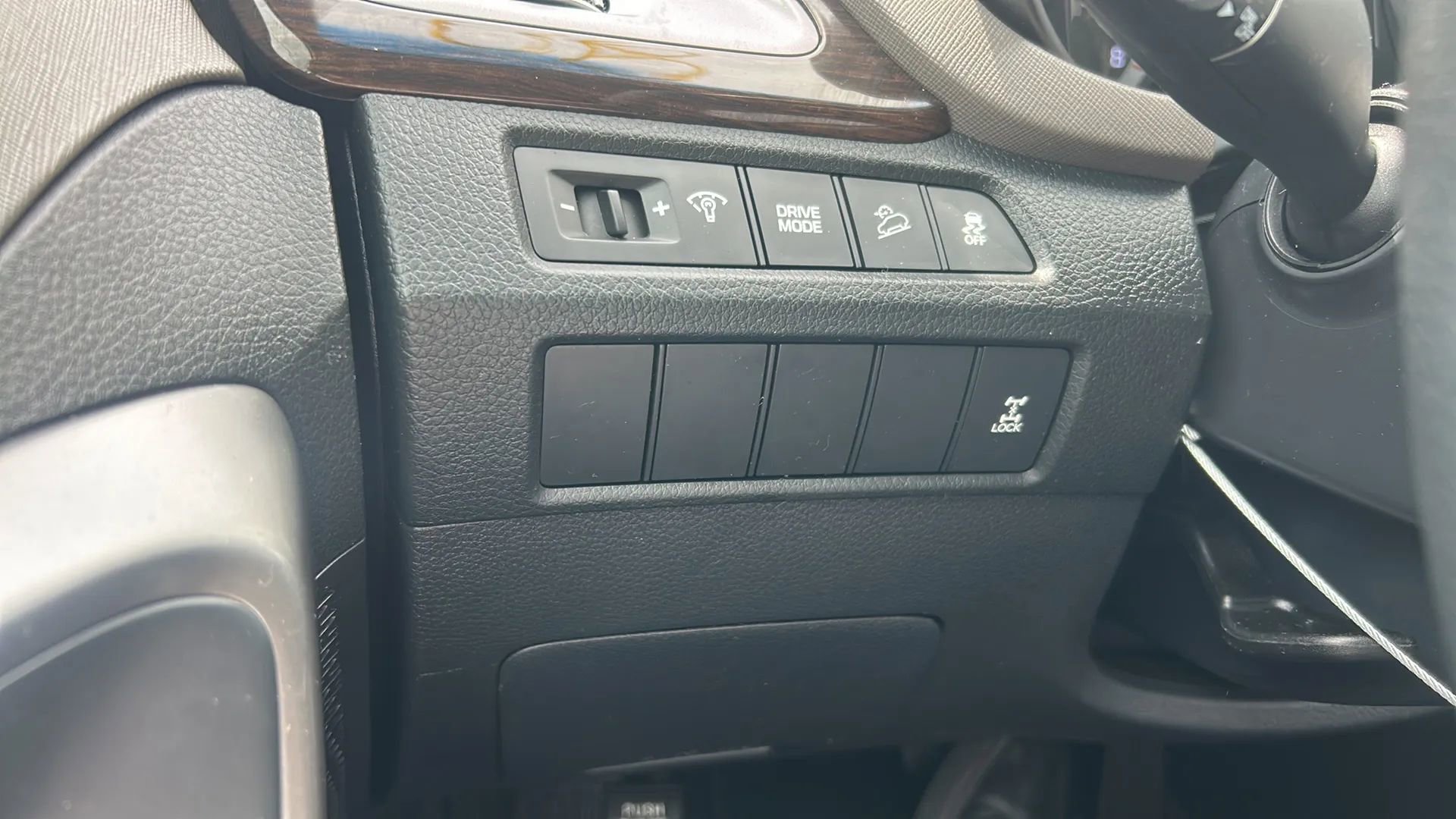 Used 2018 Hyundai Santa Fe SE AWD/4WD image 20